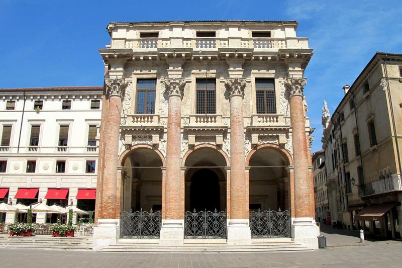 Архитектура 30-х годов: от библиотеки Ленина до театра Советской армии