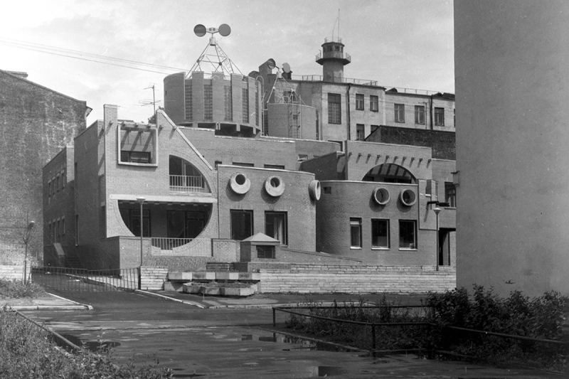 Архитектура 90-х: капром, постмодернизм, лужковская и другие стили