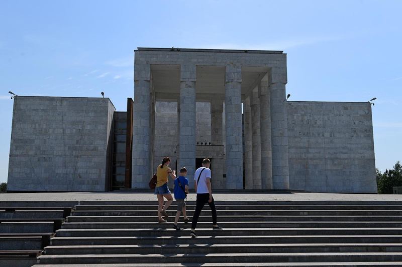 Архитектура 90-х: капром, постмодернизм, лужковская и другие стили