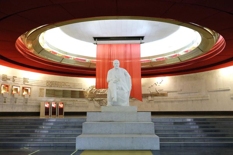 Архитектура 90-х: капром, постмодернизм, лужковская и другие стили