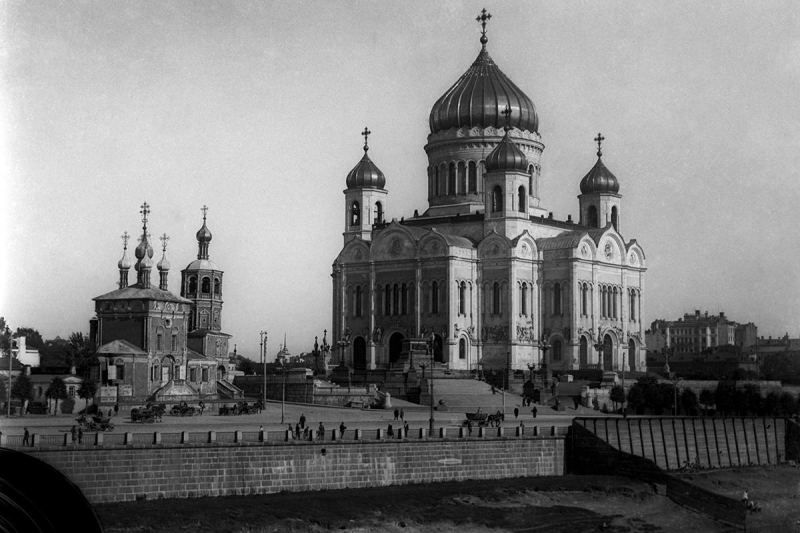 Архитектура 90-х: капром, постмодернизм, лужковская и другие стили