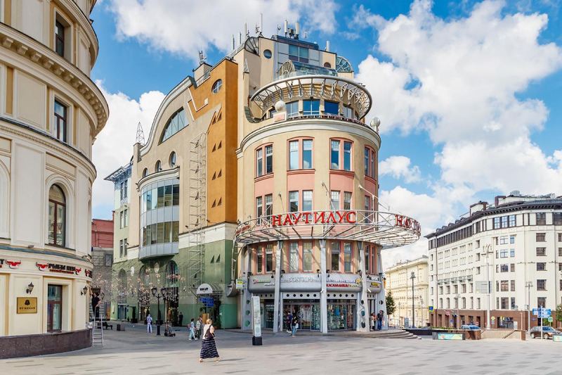 Архитектура 90-х: капром, постмодернизм, лужковская и другие стили