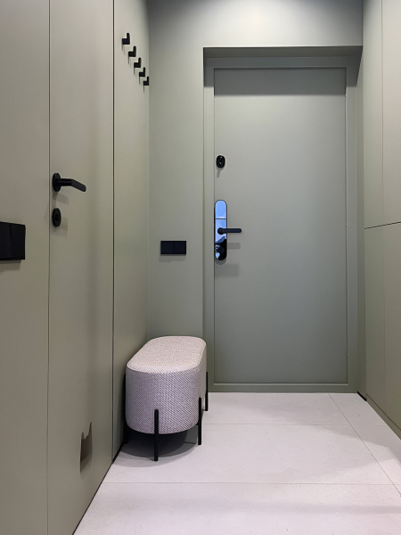 Как я сделала ремонт в маленькой прихожей, чтобы она была удобной даже для кота