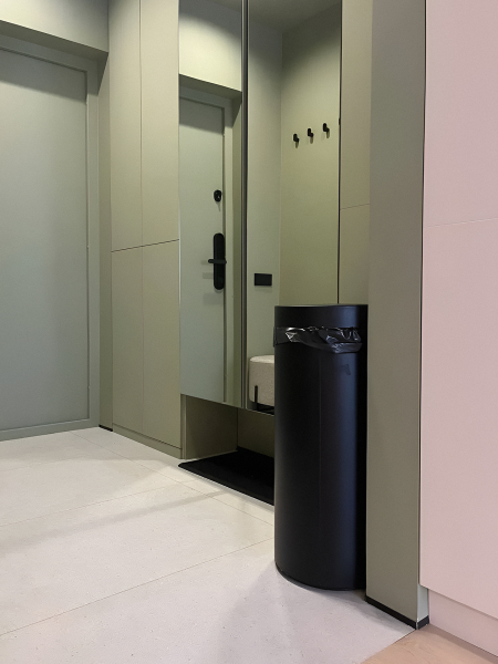 Как я сделала ремонт в маленькой прихожей, чтобы она была удобной даже для кота