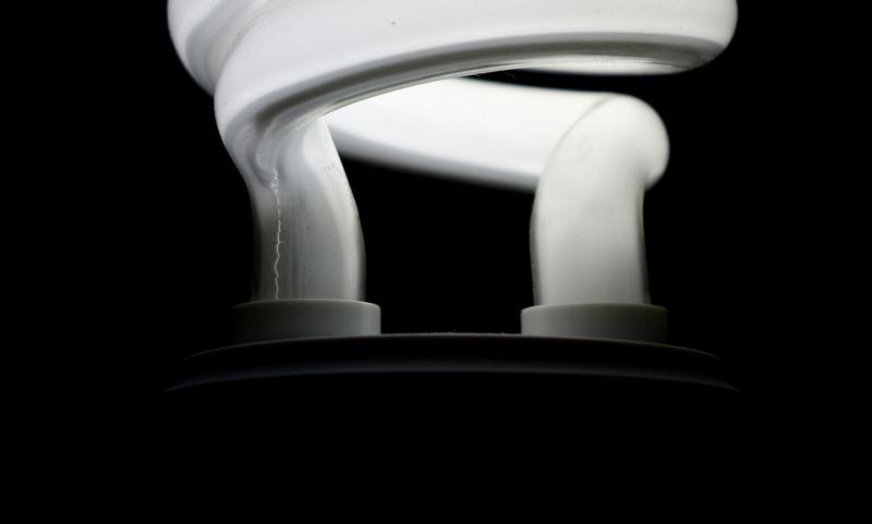 Как поменять лампочку в точечном светильнике: инструкции для разных цоколей