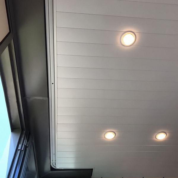 Как сделать реечный потолок — нестан­дартную альтерна­тиву натяжному