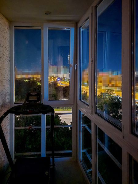 «Одно из моих любимых мест в квартире»: 3 варианта обустройства балкона