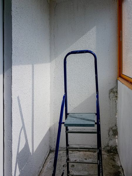 «Одно из моих любимых мест в квартире»: 3 варианта обустройства балкона