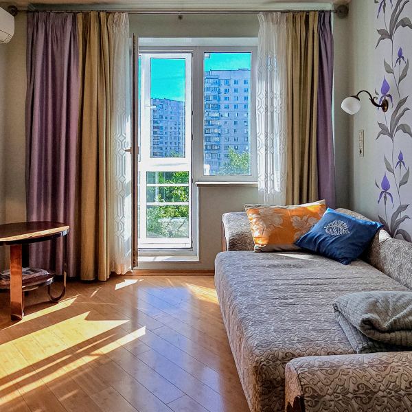 «Одно из моих любимых мест в квартире»: 3 варианта обустройства балкона