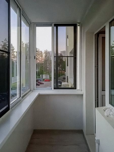 «Одно из моих любимых мест в квартире»: 3 варианта обустройства балкона