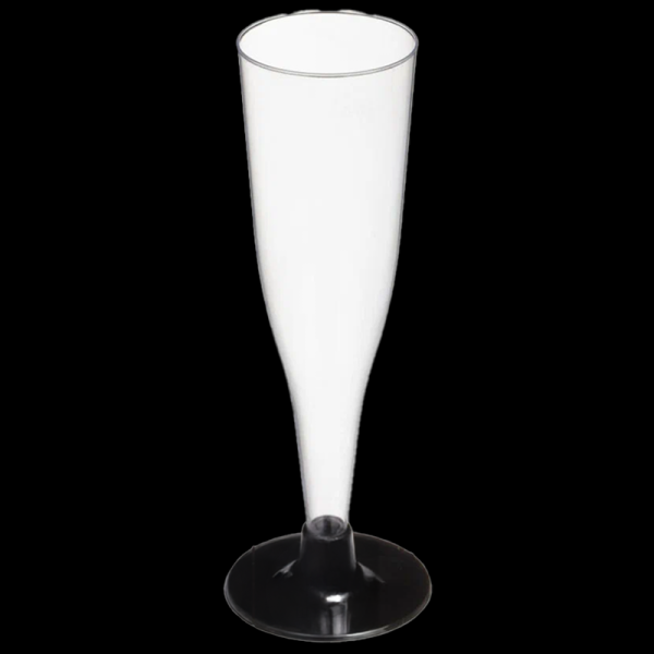 Ставьте тарелки под углом и не кла­дите ножи: как правильно пользо­ваться посудомо­ечной машиной