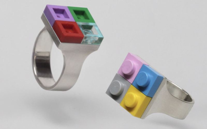 studio-gogo-predstavila-kolca-kotorye-mozhno-kastomizirovat-kubikami-lego-9cb79c3.jpg