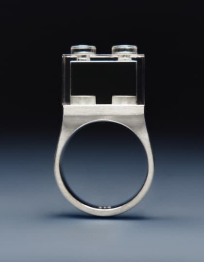 Studio GOGO представила кольца, которые можно кастомизировать кубиками Lego