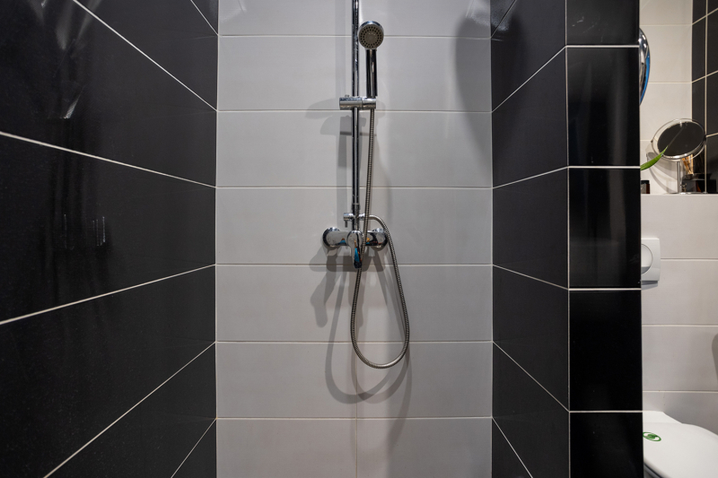 «Вдохновлялась горами, пещерами и бетоном»: как я сделала ремонт в сталинке 56 м²