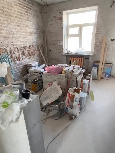 «Вдохновлялась горами, пещерами и бетоном»: как я сделала ремонт в сталинке 56 м²