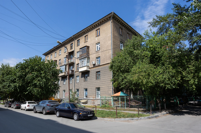 «Вдохновлялась горами, пещерами и бетоном»: как я сделала ремонт в сталинке 56 м²