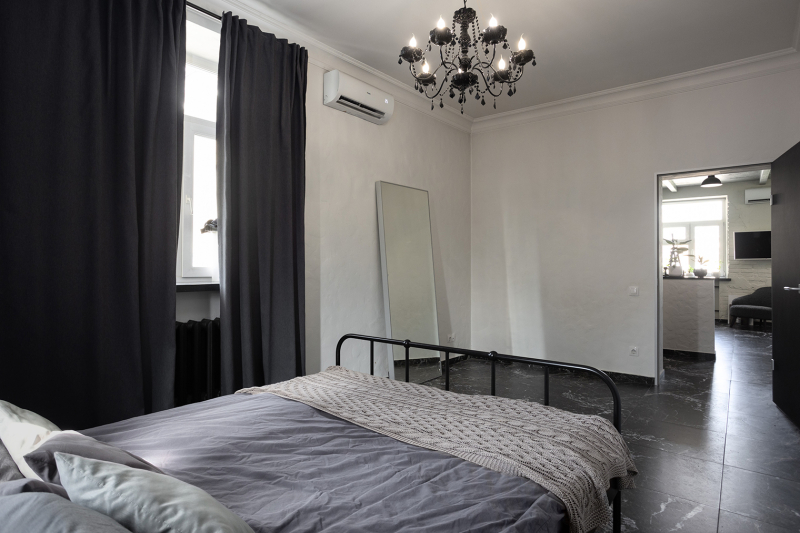 «Вдохновлялась горами, пещерами и бетоном»: как я сделала ремонт в сталинке 56 м²