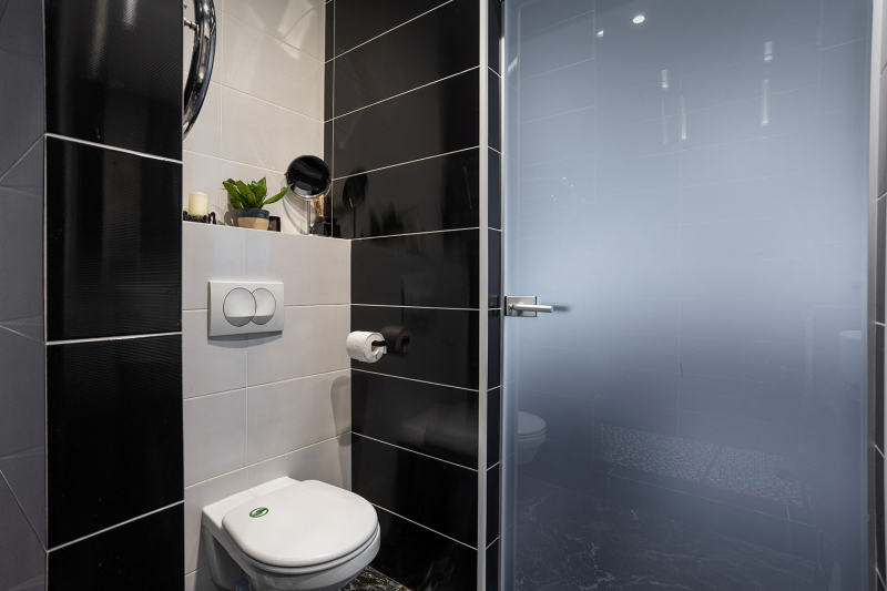 «Вдохновлялась горами, пещерами и бетоном»: как я сделала ремонт в сталинке 56 м²