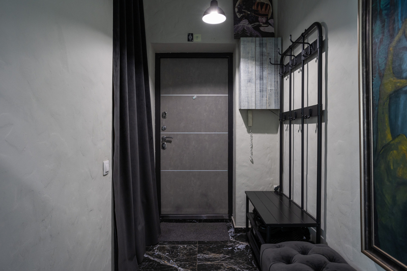 «Вдохновлялась горами, пещерами и бетоном»: как я сделала ремонт в сталинке 56 м²