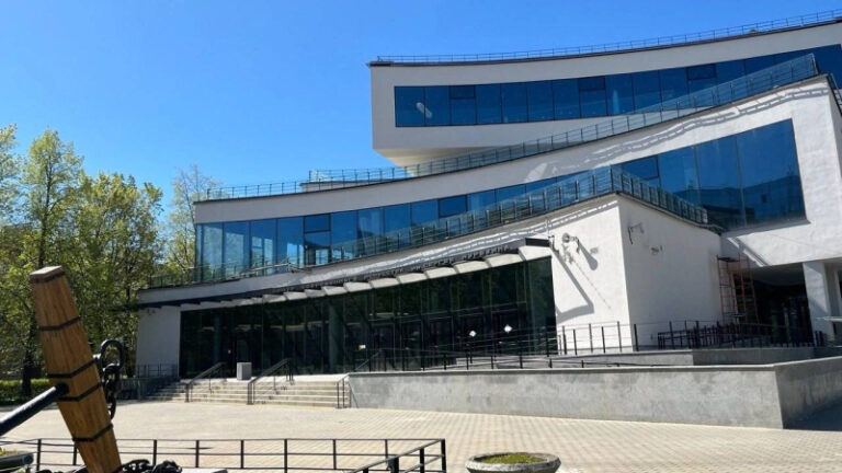 beglov-obnovlennyj-centr-imeni-kurehina-stal-sovremennym-kulturnym-klasterom-a74f12f.jpg