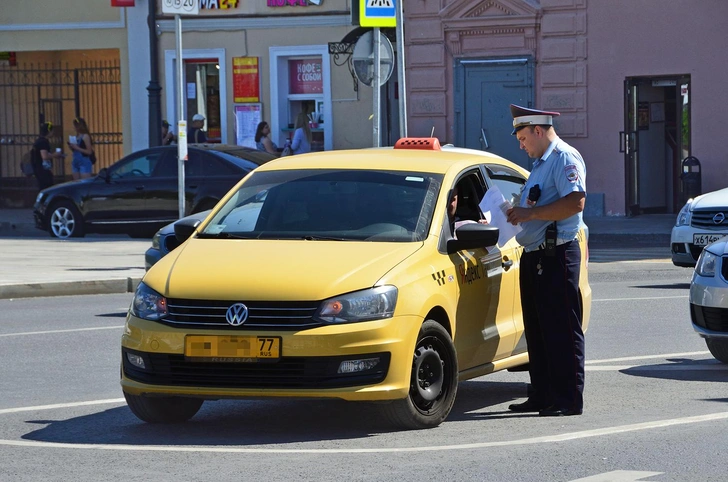 chernaja-lada-budet-cherez-28-minut-skolko-voditelej-ujdut-iz-professii-posle-zakona-o-lokalizacii-taksi-7053f7c.webp