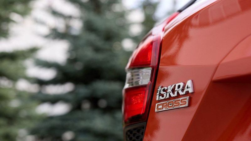 Дилерам начали отгружать автомобили Lada Iskra петербургской сборки