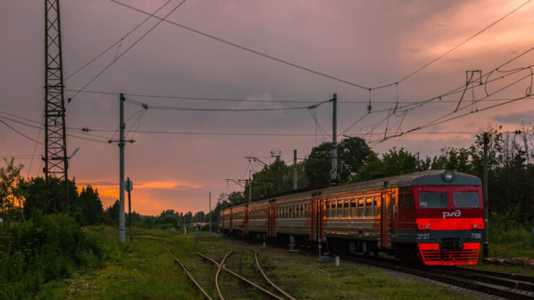 diversija-iz-za-chp-na-peregone-pod-peterburgom-vstali-elektrichki-3c2c76e.jpg