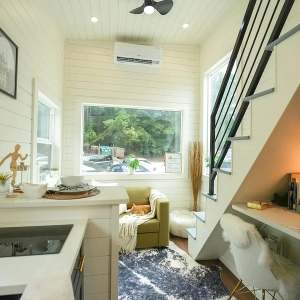 Два этажа уюта: посмотрите на продуманный домик-прицеп Sora