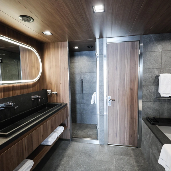 Элитный круиз на Северный полюс сорвался из-за ареста российского криптовалютчика в США. Теперь все судятся