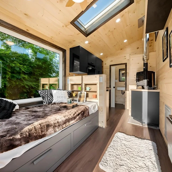Холостяцкая берлога: взгляните на маленький дом-прицеп Little Lodge родом из США