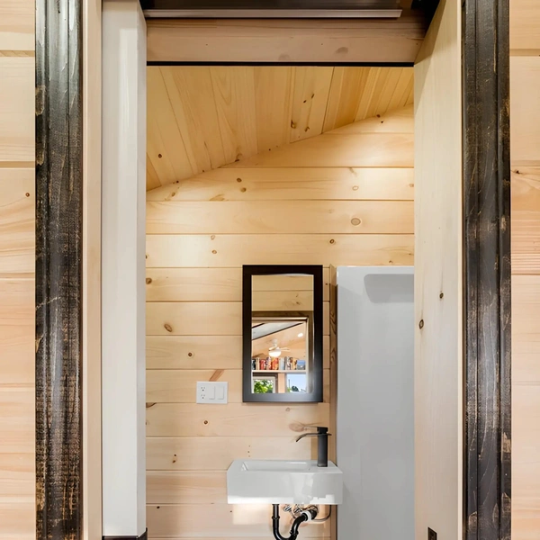 Холостяцкая берлога: взгляните на маленький дом-прицеп Little Lodge родом из США