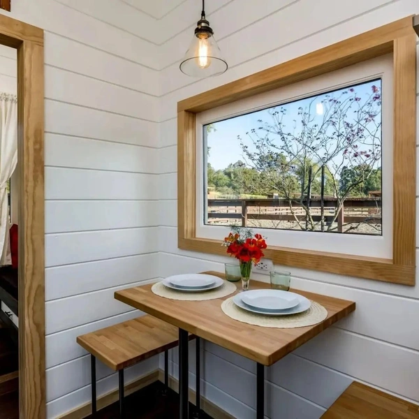 Хоть на вид сарайчик, но комфорт внутри: оцените американский дом-прицеп Joshua Tree