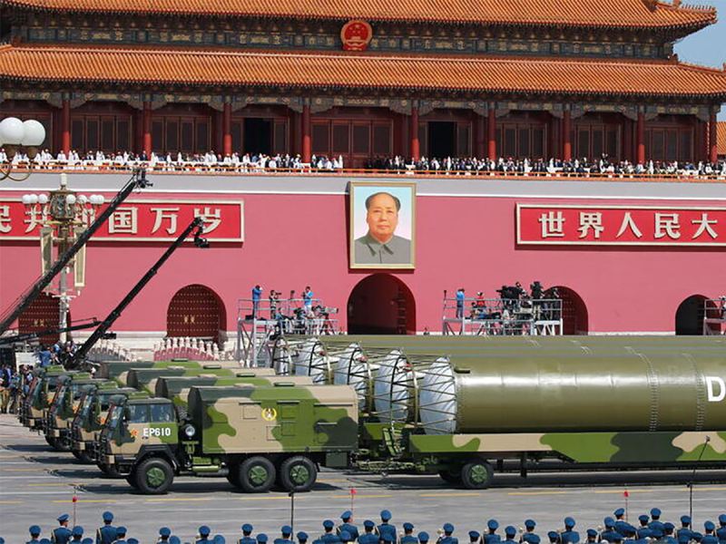 kitaj-na-parade-pokazal-jadernuju-raketu-sposobnuju-porazit-vsju-planetu-935f9c6.jpg
