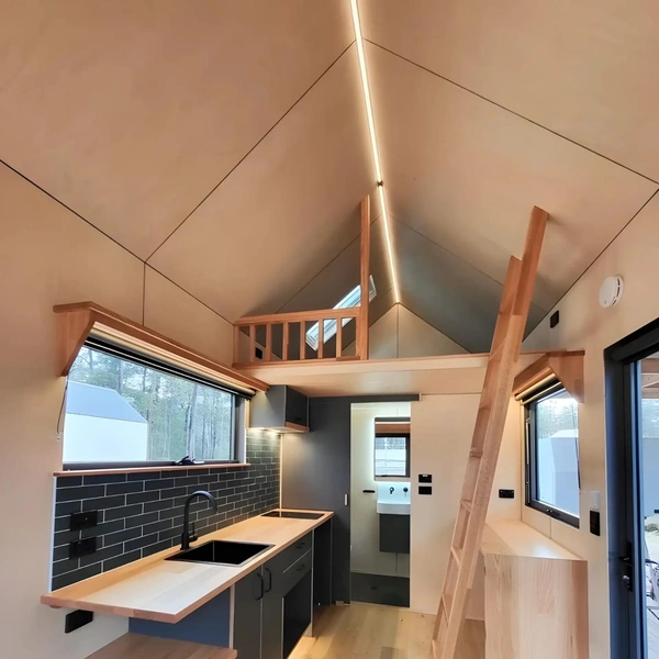 Комфортабельное жилище отшельника: посмотрите на крошечный дом-прицеп Gunyah Modern, созданный в Австралии