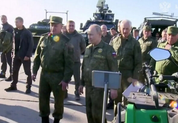 kuda-propal-gerasimov-smi-vyjasnili-pochemu-nachalnika-genshtaba-ne-bylo-na-uchenijah-zapad-2025-s-putinym-fdbd31c.jpg