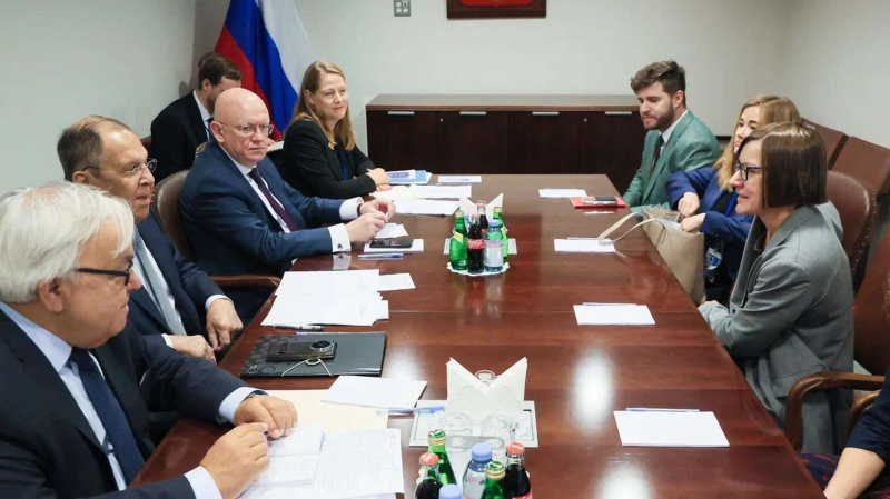 lavrov-i-glava-mkkk-obsudili-ukrainskij-krizis-3fa0662.jpg