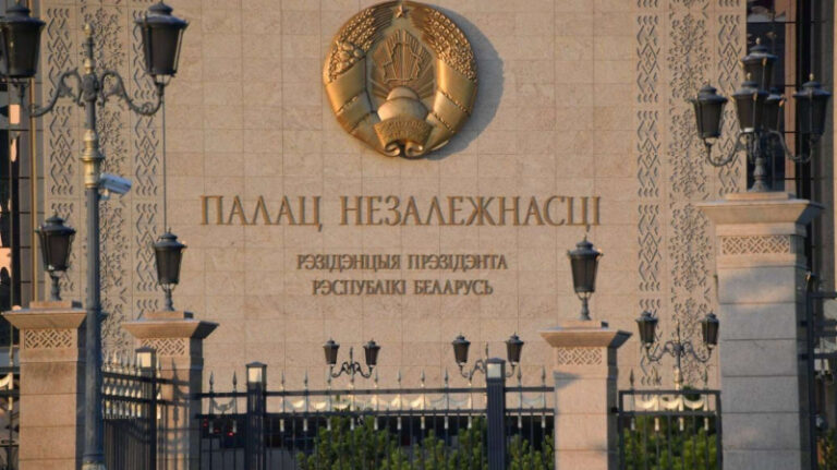 lukashenko-provel-v-minske-vstrechu-s-koulom-2fab792.jpg