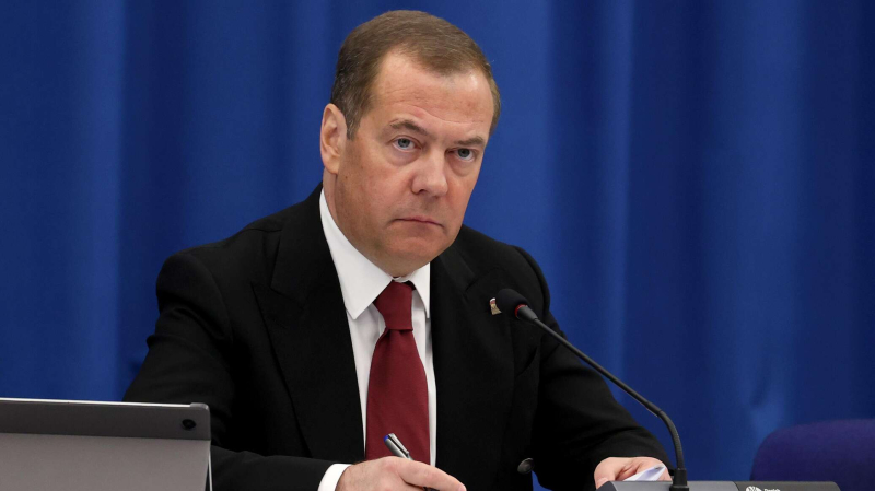 medvedev-ob-ubijstve-kirka-podderzhka-ukrainy-ravna-podderzhke-ubijc-cdc18c5.jpg