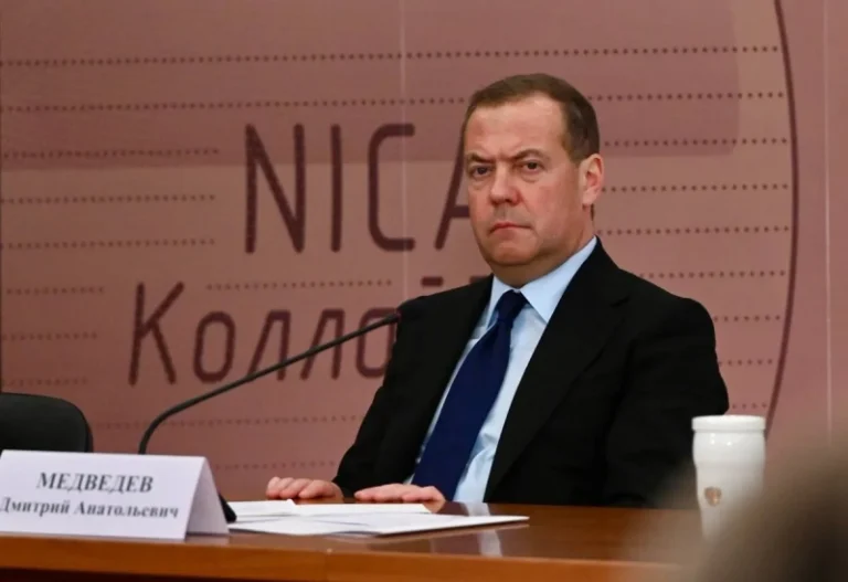 medvedev-podderzhivaja-ukrainu-komanda-trampa-podderzhivaet-ubijc-68c0d2b.webp