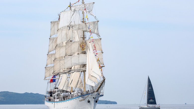 mezhdunarodnyj-parad-parusov-proshel-v-ramkah-vef-3-sentjabrja-285fe44.jpg