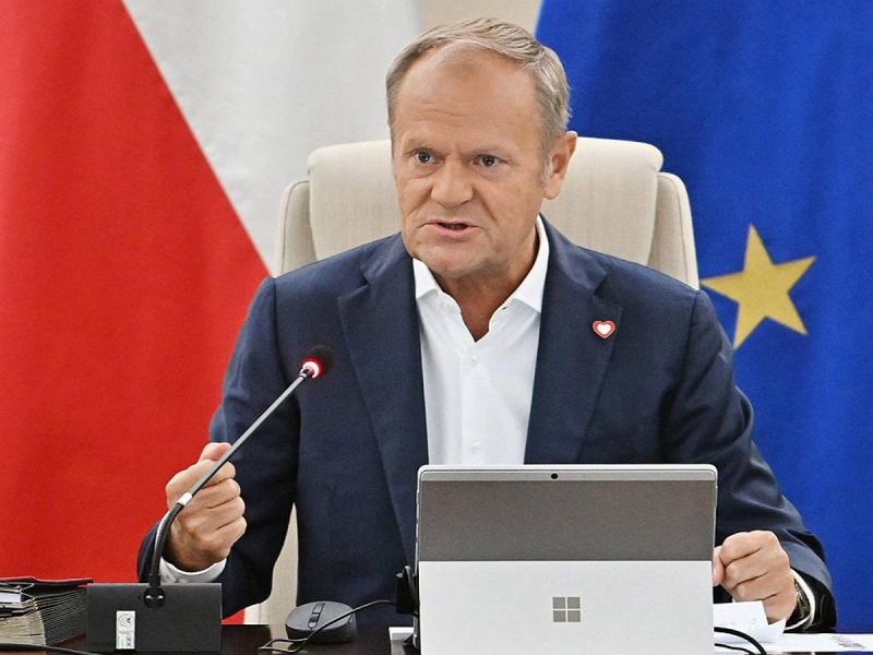 nad-zdaniem-pravitelstva-polshi-i-prezidentskim-dvorcom-sbili-bpla-ca67a53.jpg