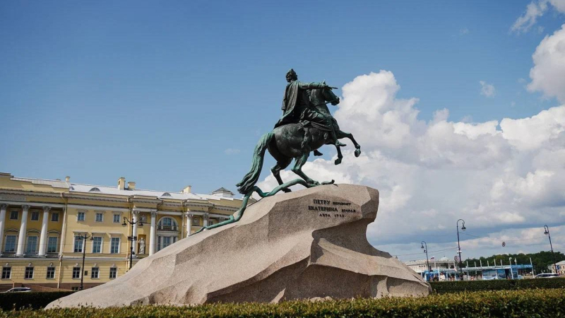 nastojashhee-babe-leto-v-peterburge-v-vyhodnye-ustanovitsja-25-gradusnoe-teplo-ec92964.jpg