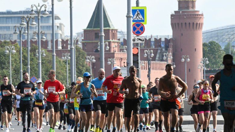 okolo-20-tys-chelovek-vyshli-na-start-glavnogo-zabega-moskovskogo-marafona-0f8da75.jpg