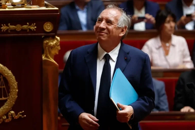parlament-francii-otpravil-v-otstavku-kabmin-bajru-vyraziv-emu-votum-nedoverija-4d857cc.webp
