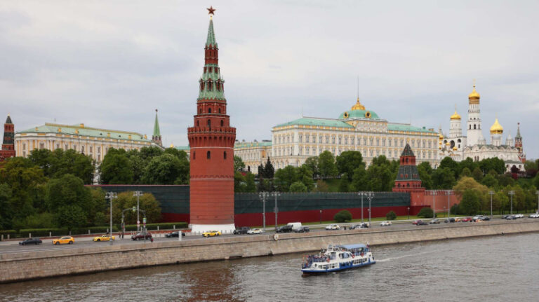 peskov-v-kreml-ne-postupali-zaprosy-na-kontakty-ot-rukovodstva-polshi-11e8b28.jpg