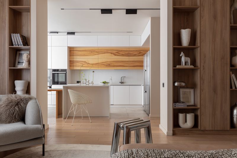 Почему это красиво: кухня-гостиная в бежевой гамме с металлическими акцентами