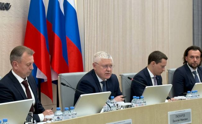 predsedatel-komissii-gosdumy-zapad-delaet-stavku-vrossii-uzhe-nadrugih-501110b.jpg