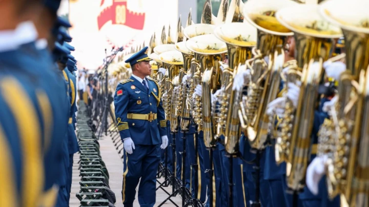 putin-pribyl-na-voennyj-parad-v-pekin-po-puti-korotko-peregovoril-s-si-i-kim-chen-ynom-9b93a2d.webp