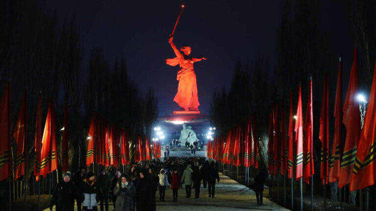 putin-soglasen-podumat-nad-vozvrashheniem-volgogradu-nazvanija-stalingrad-dca2e8b.jpg