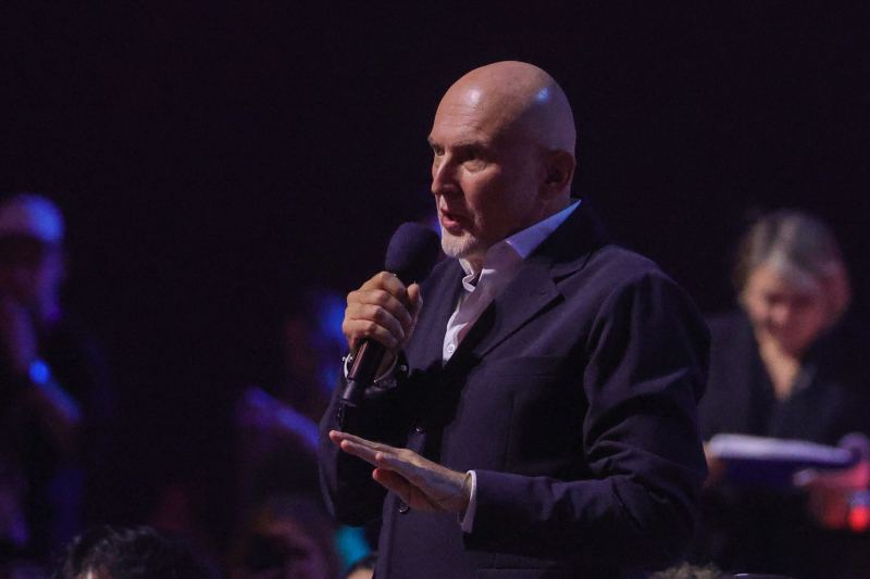 "Русские не сдаются!" - сказал президент Путин. А SHAMAN сдался": Трудно заглушить критику